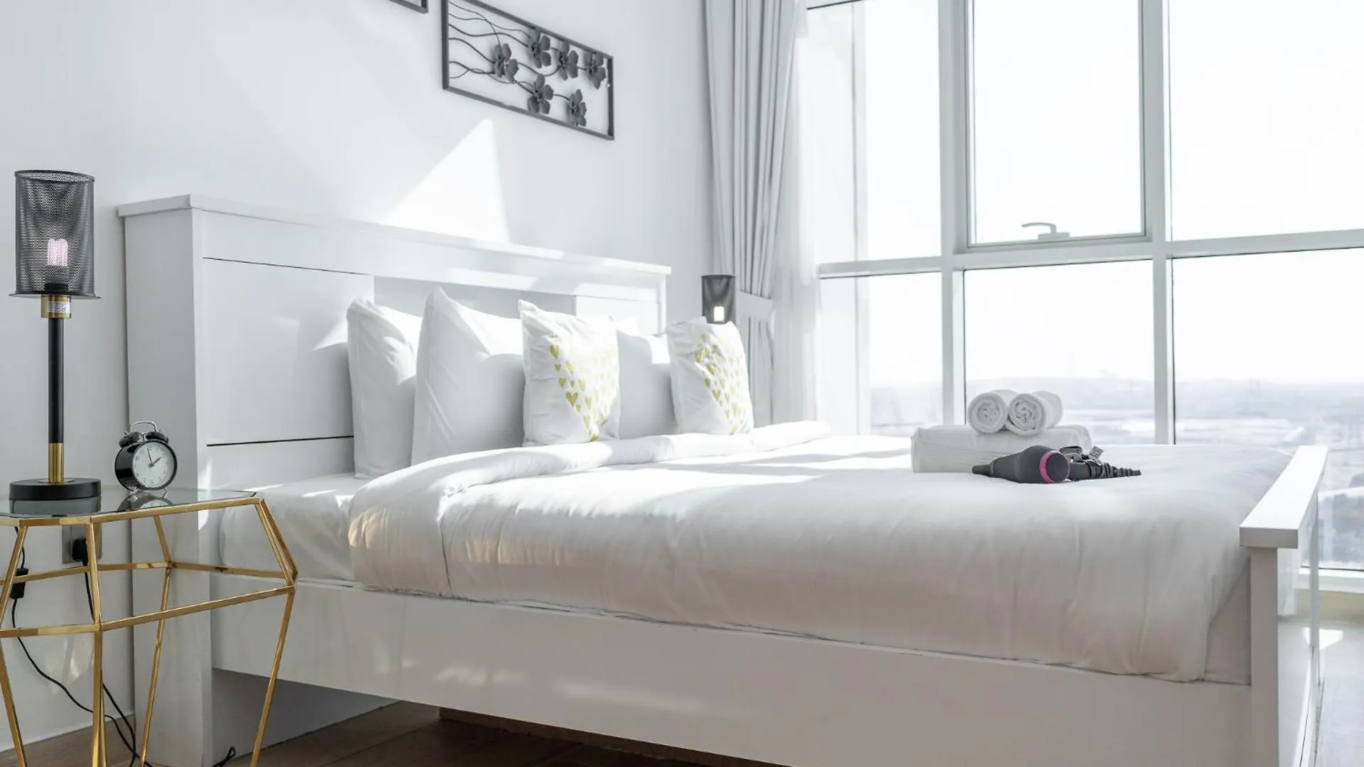 Apartment Luxury 1-Bedroom In Dubai Marina That Sleeps 2