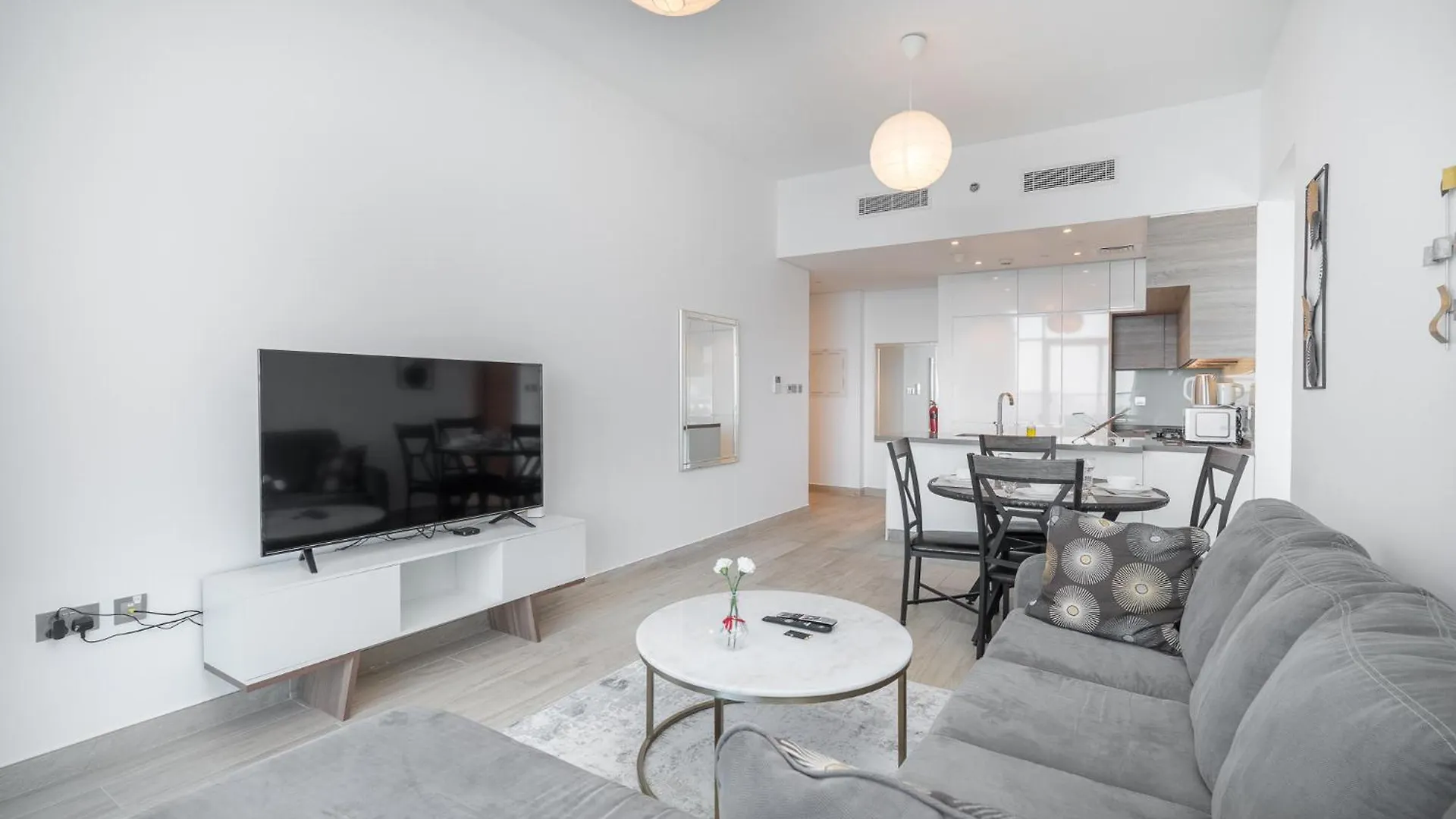 Luxury 1-Bedroom In Dubai Marina That Sleeps 2 Apartment