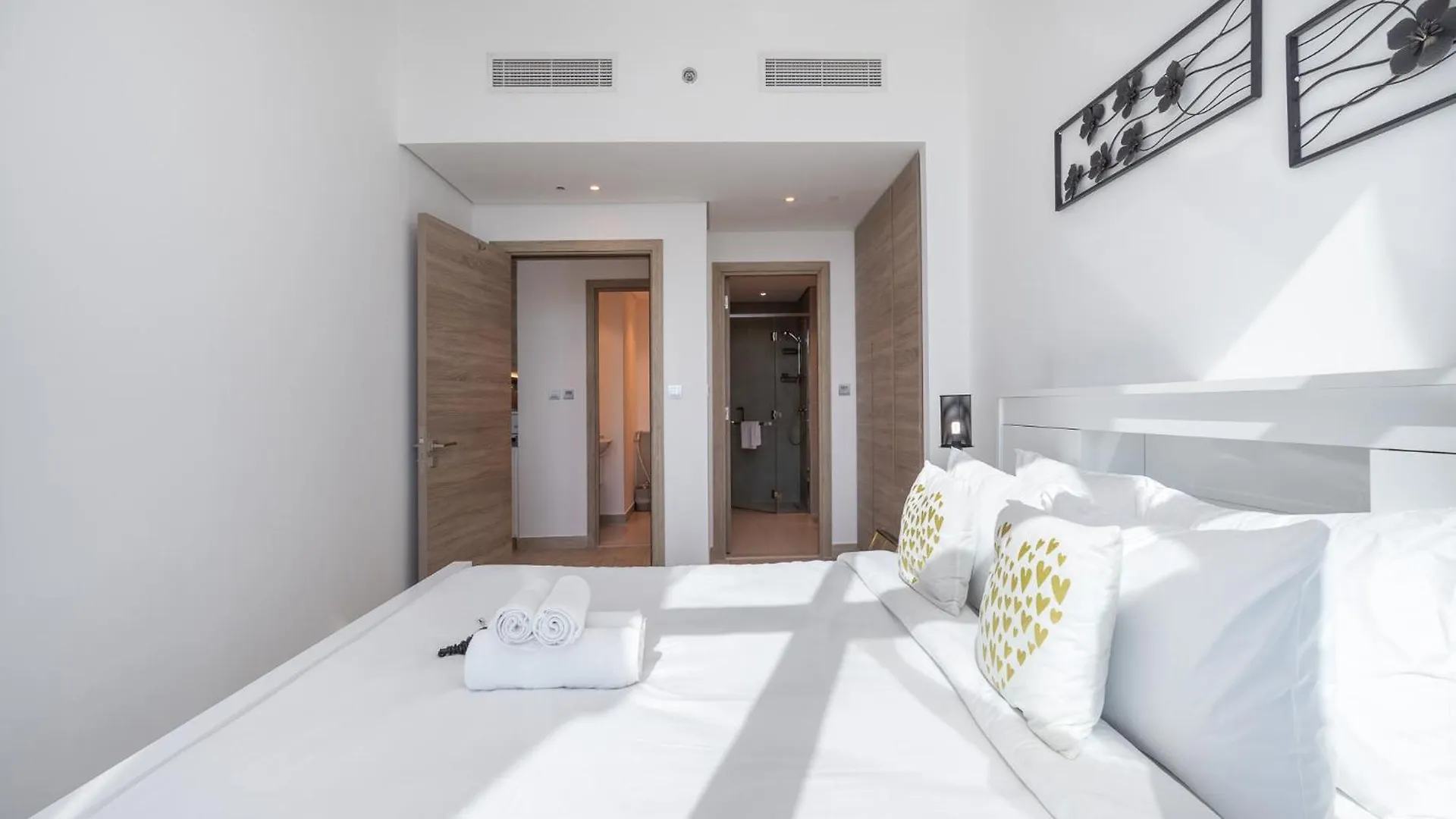 Luxury 1-Bedroom In Dubai Marina That Sleeps 2